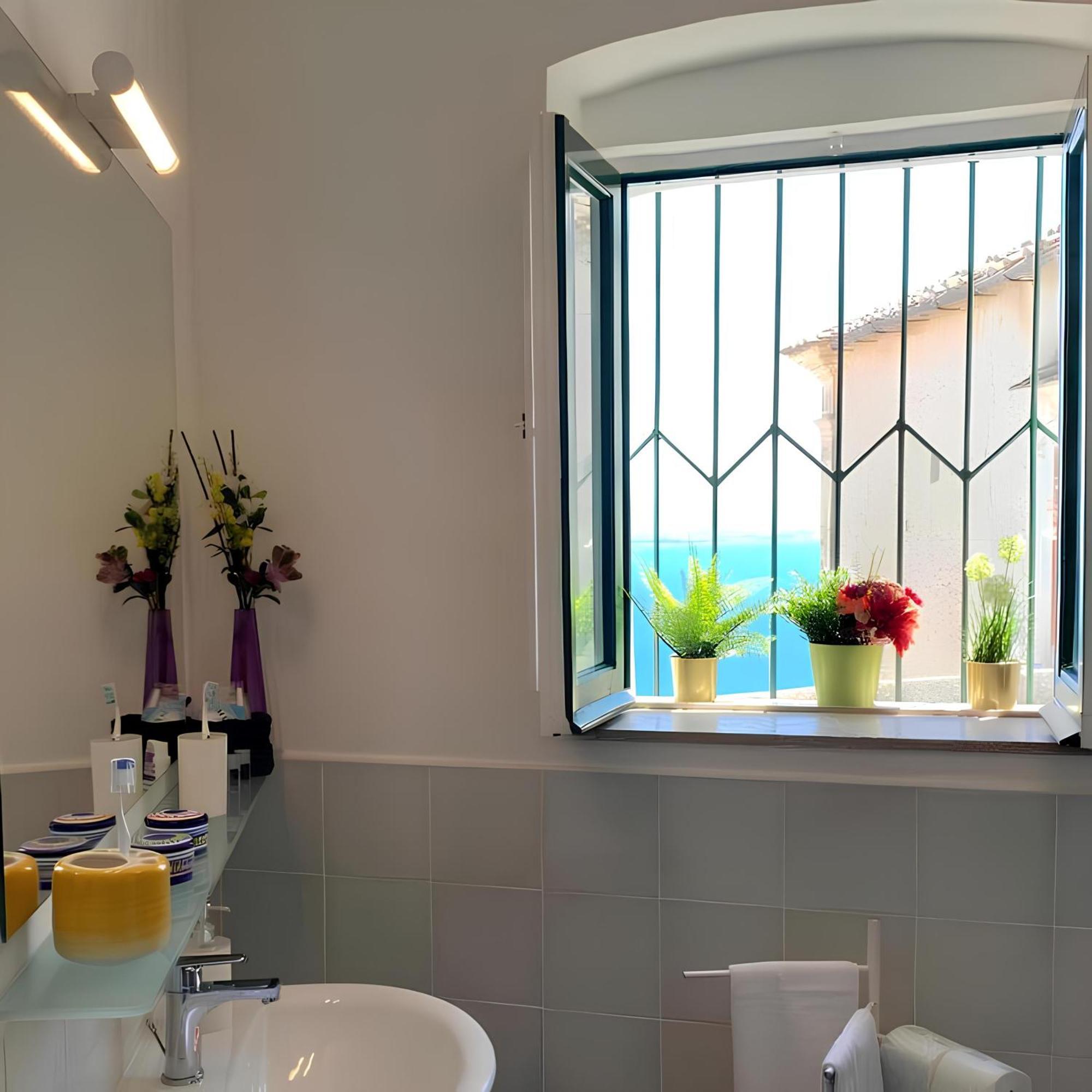 Raito Guest House - Amalfi Coast Виетри Экстерьер фото